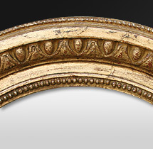 Détail miroir decoration ovale bois doré